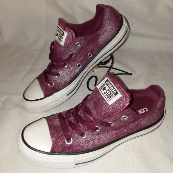Converse Chuck Taylor All Star Shoes Ox Low Top Maroon Silver Women's Size 6 EUC - Picture 1 of 13